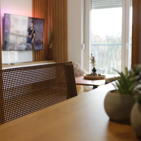 West Wing - 아파트